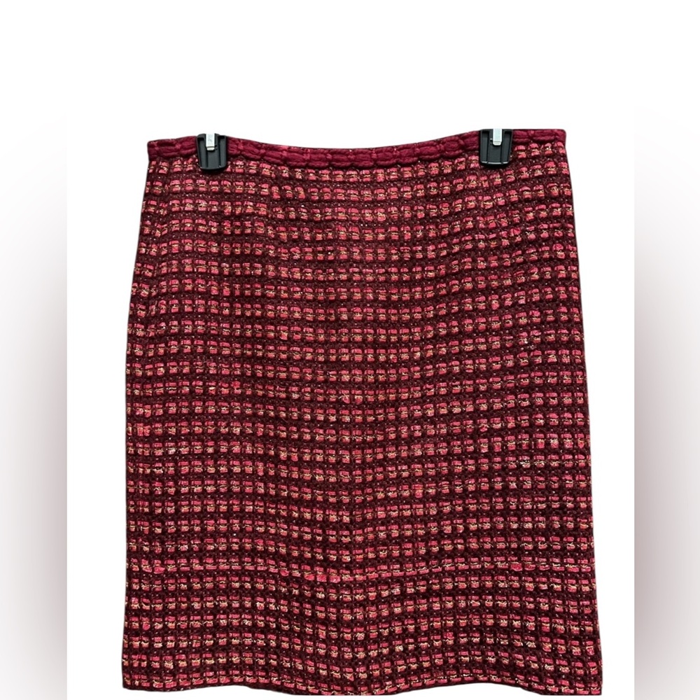 Tory Burch beautiful skirt. Barely worn. Slight sparkle. Wool Knee length. EUC